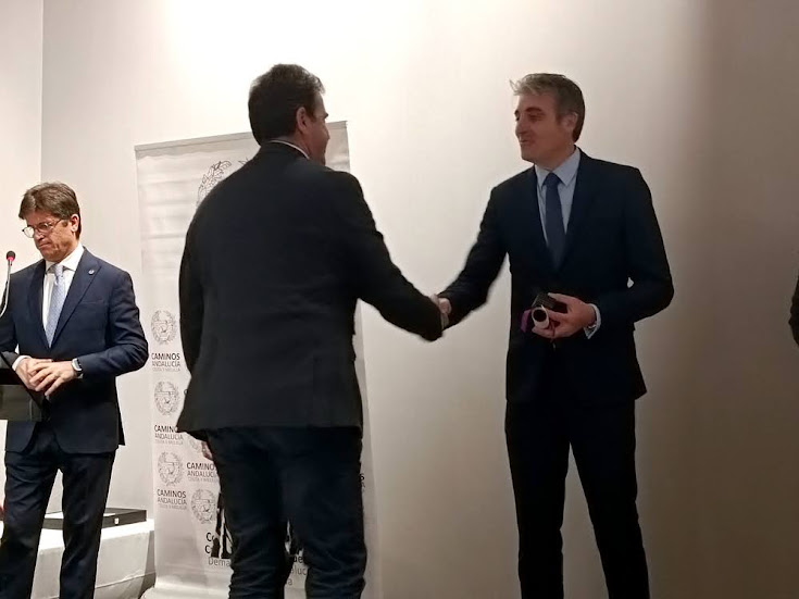 Juan Manuel Bueno recibe el premio