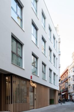 All Iron inaugura un nuevo inmueble de apartamentos en Sevilla