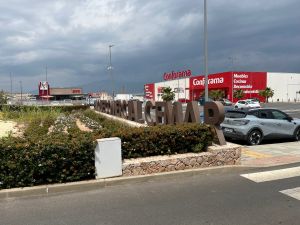 Redevco compra tres parques comerciales en España