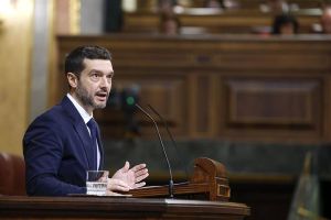 Sumar ve a Pablo Bustinduy como el verdadero ministro de Vivienda