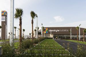 Neinver estudia ampliar Viladecans The Style Outlets tras diez años de actividad